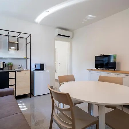 Modern Near With Kitchenette Apartman Velence