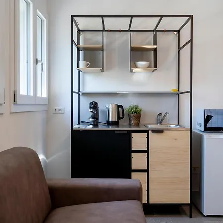 Apartman Modern Near With Kitchenette Velence