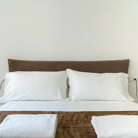 Modern Near With Kitchenette Apartament