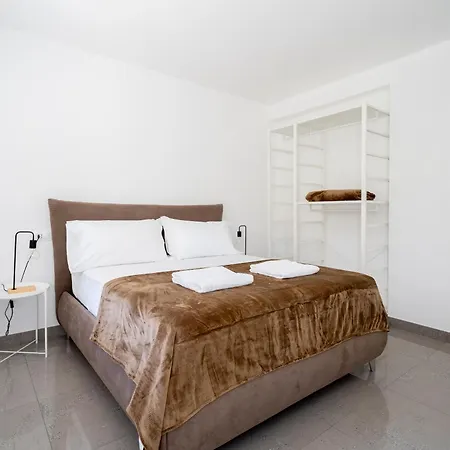 Modern Near With Kitchenette