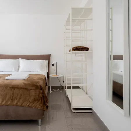 Modern Near With Kitchenette *