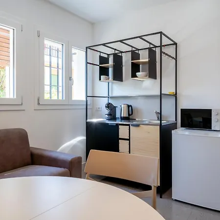 Apartman Modern Near With Kitchenette *